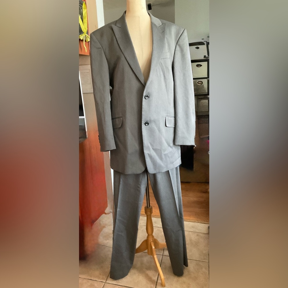 MARC ECKO Men’s Gray Suit approximately size 40R, Preowned